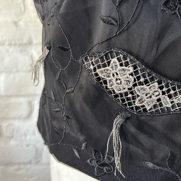 - Unbranded - black - silver embroidery - crop top - side zipper - Picture 6 of 8